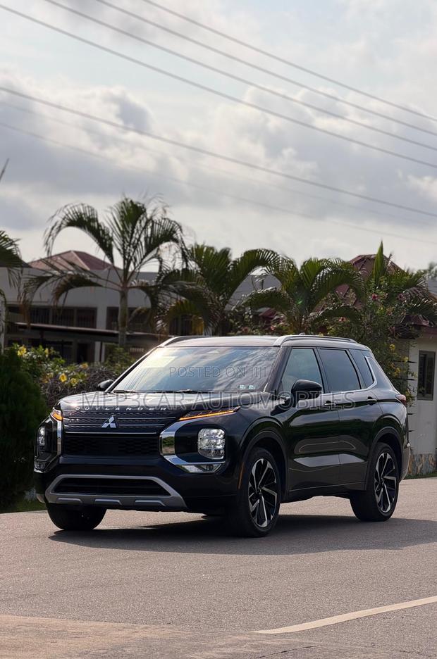Mitsubishi Outlander 2023 Black