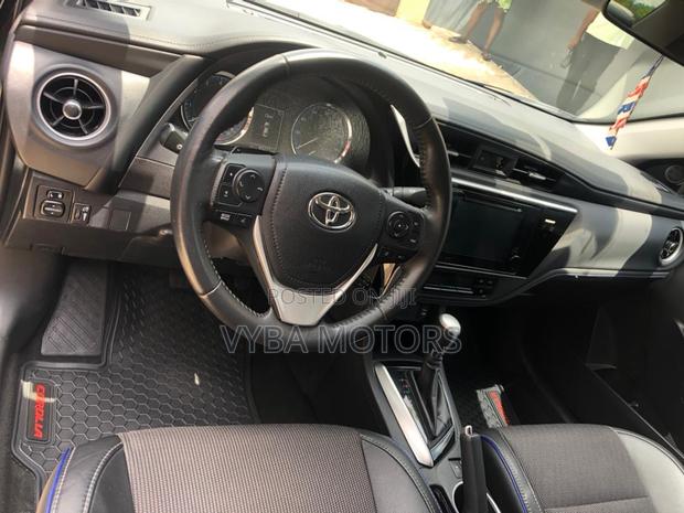 Toyota Corolla SE 4dr Sedan (1.8L 4cyl CVT) 2017 Black