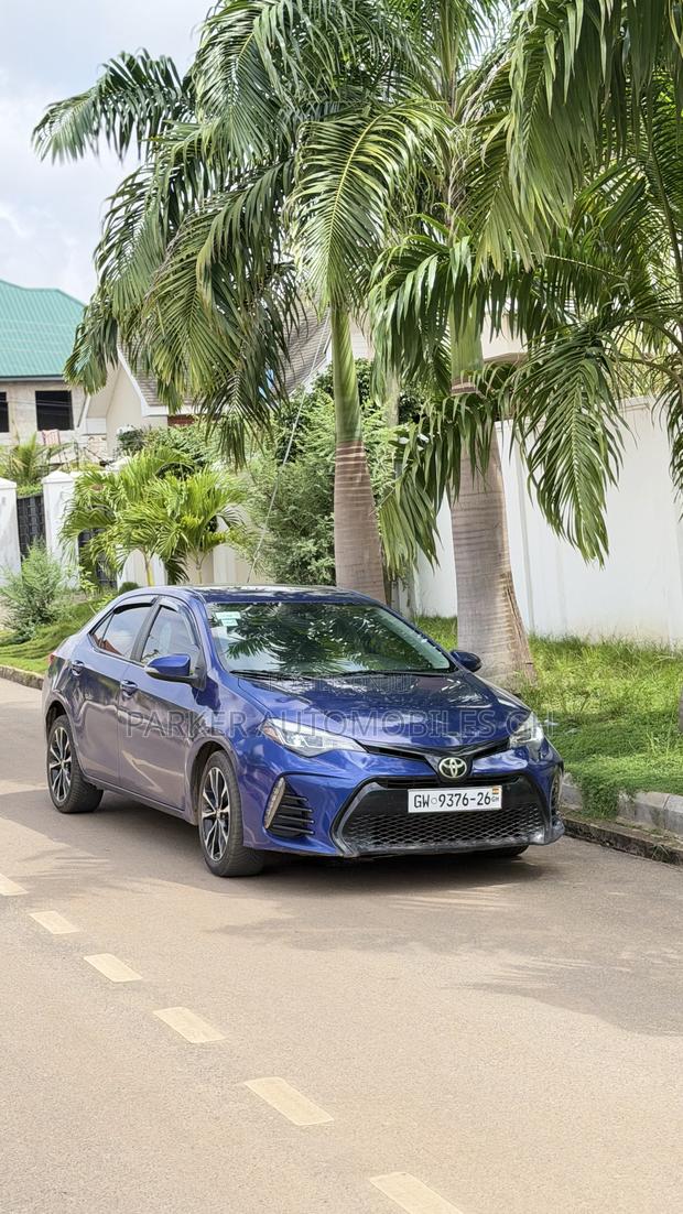Toyota Corolla SE (1.8L 4cyl 2A) 2018 Blue