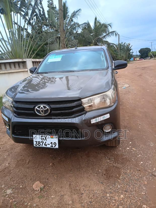 Toyota Hilux 2019 Gray