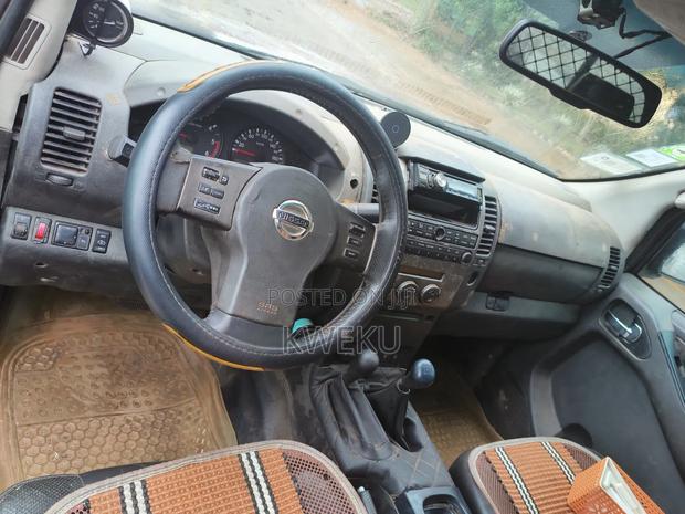 Nissan Navara 2.5 dCi Automatic 2009 Beige