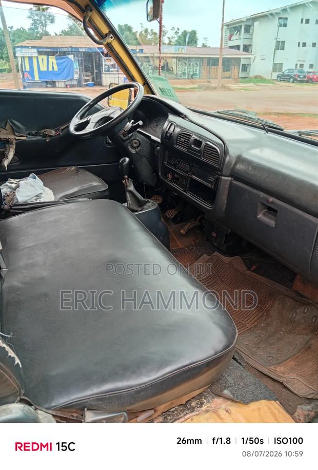Hyundai H200 1999 Yellow