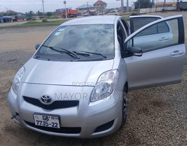 Toyota Vitz 1.0 FWD 3dr 2010 Silver