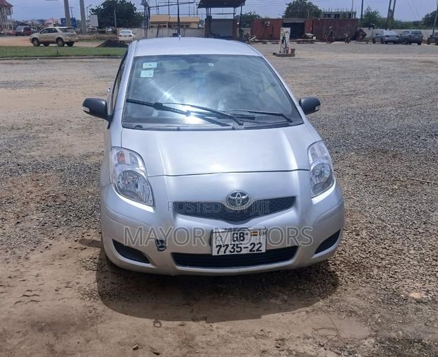 Toyota Vitz 1.0 FWD 3dr 2010 Silver