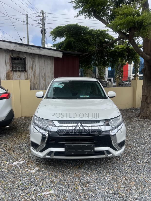 Mitsubishi Outlander ES 2022 White