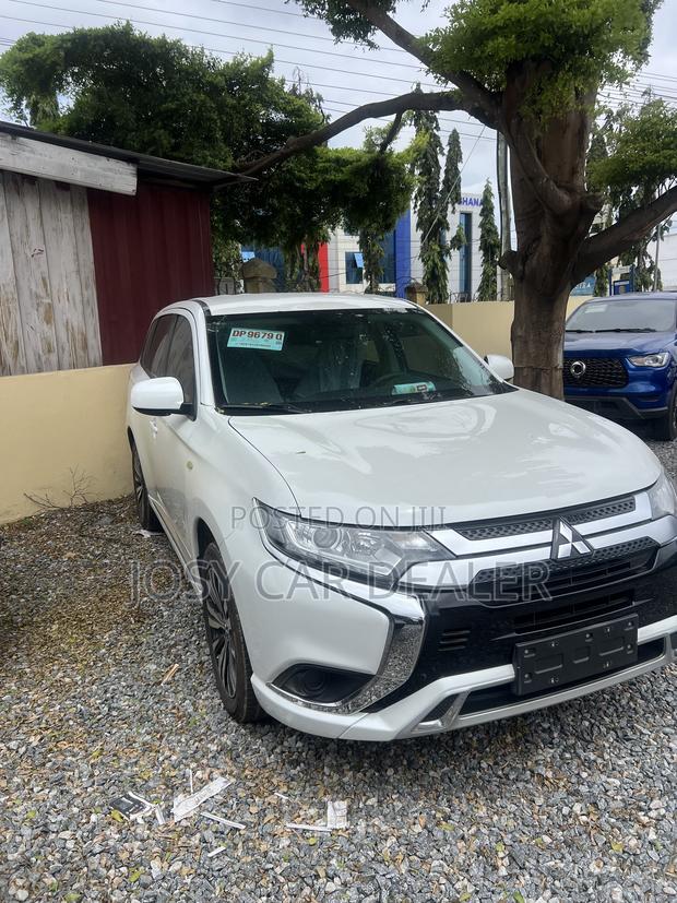Mitsubishi Outlander ES 2022 White