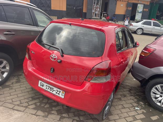 Toyota Vitz 1.3 FWD 5dr 2010 Red