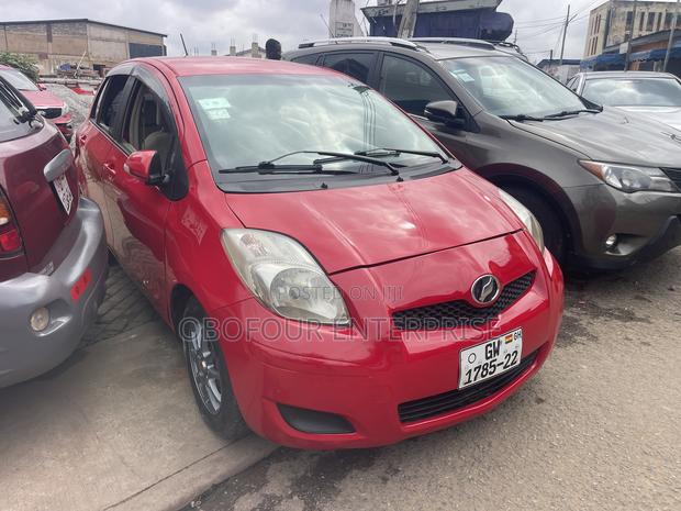 Toyota Vitz 1.3 FWD 5dr 2010 Red