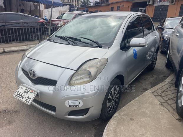 Toyota Vitz 1.5 FWD 5dr 2010 Silver