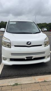 Toyota Voxy V 2WD 8-Seater 2010 White for sale