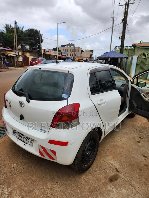 Toyota Vitz 2010 Red