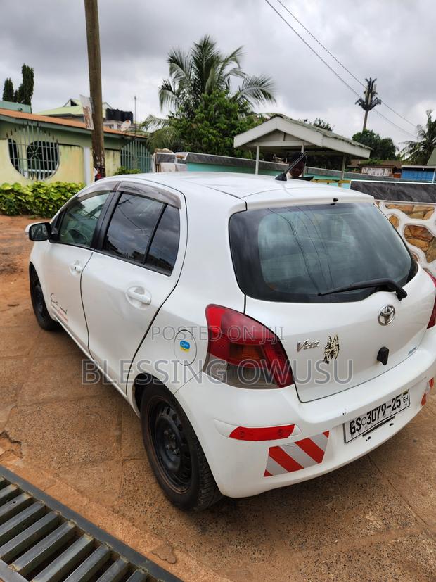 Toyota Vitz 2010 Red