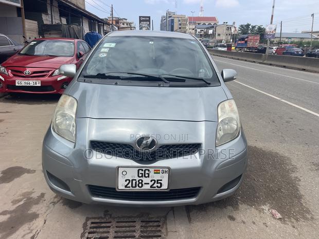Toyota Vitz 1.3 FWD 5dr 2010 Silver