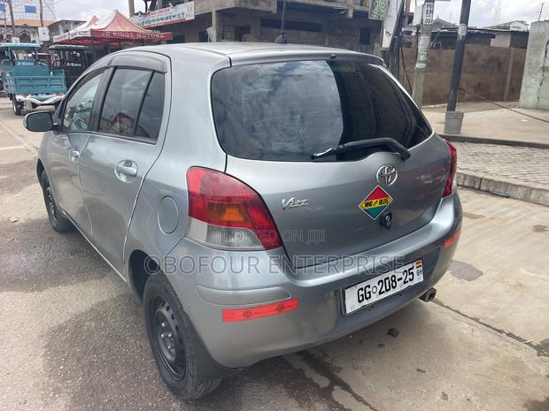 Toyota Vitz 1.3 FWD 5dr 2010 Silver