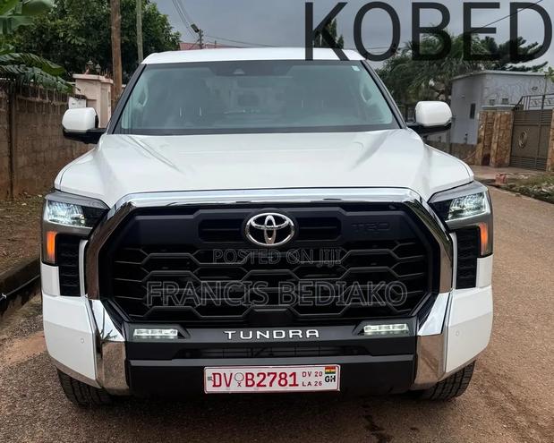 Toyota Tundra 2022 White