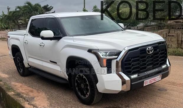 Toyota Tundra 2022 White