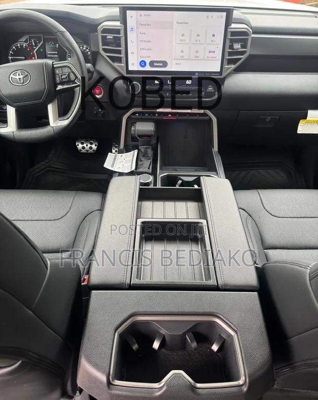 Toyota Tundra 2022 White