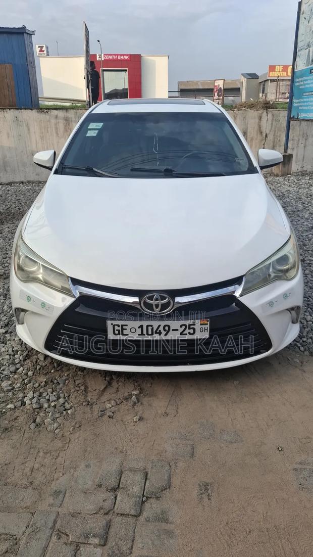Toyota Camry SE 4dr Sedan (2.5L 4cyl 6A) 2015 White