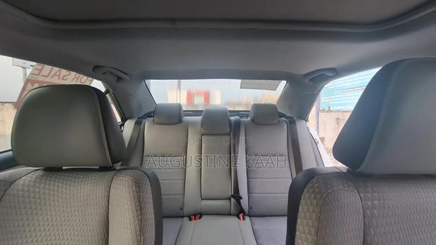 Toyota Camry SE 4dr Sedan (2.5L 4cyl 6A) 2015 White