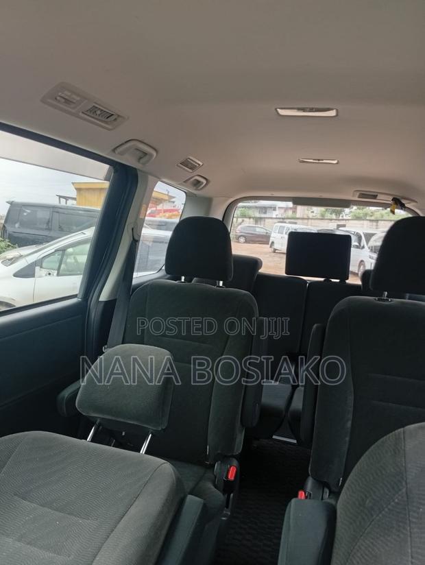 Toyota Voxy 2010 Black