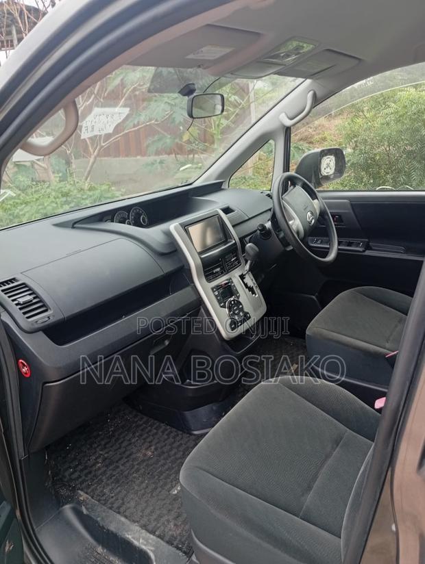 Toyota Voxy 2010 Black