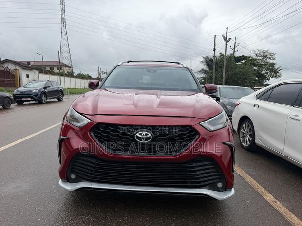 Toyota Highlander 2022 Red