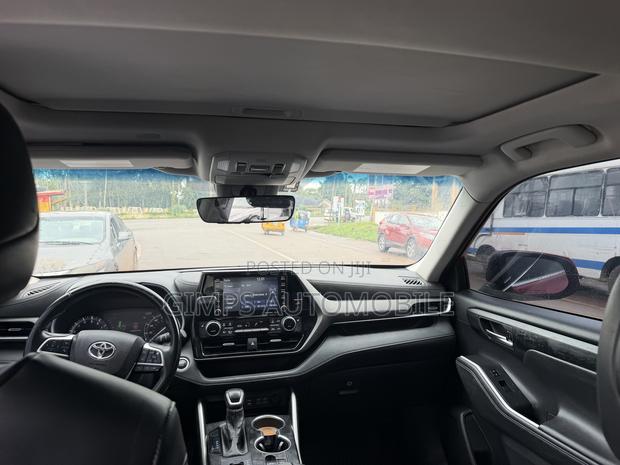 Toyota Highlander 2022 Red