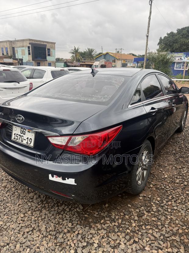 Hyundai Sonata Limited 2.0T Sedan (2.0L 4cyl 6A) 2012 Gray