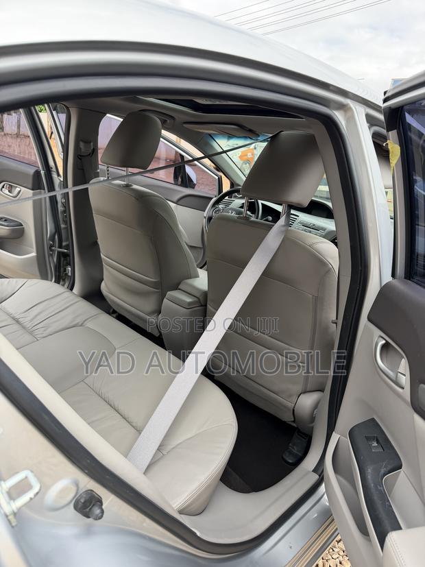 Honda Civic 1.8 5 Door Automatic 2012 Silver