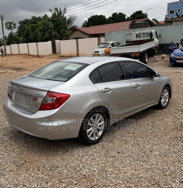 Honda Civic 1.8 5 Door Automatic 2012 Silver