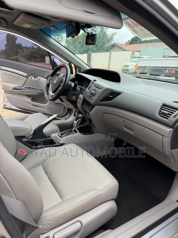 Honda Civic 1.8 5 Door Automatic 2012 Silver