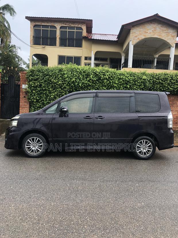 Toyota Voxy 2010 Burgundy