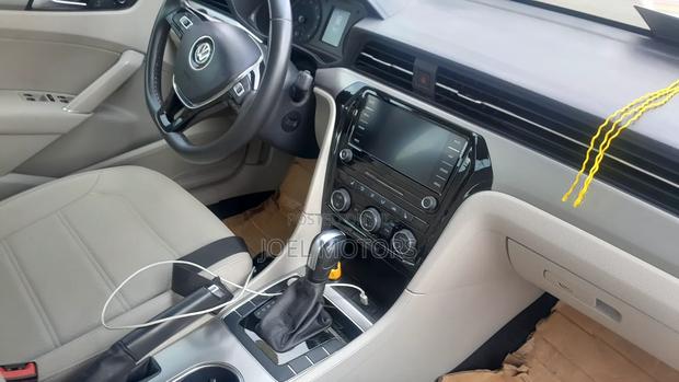Volkswagen Passat 2020 Red