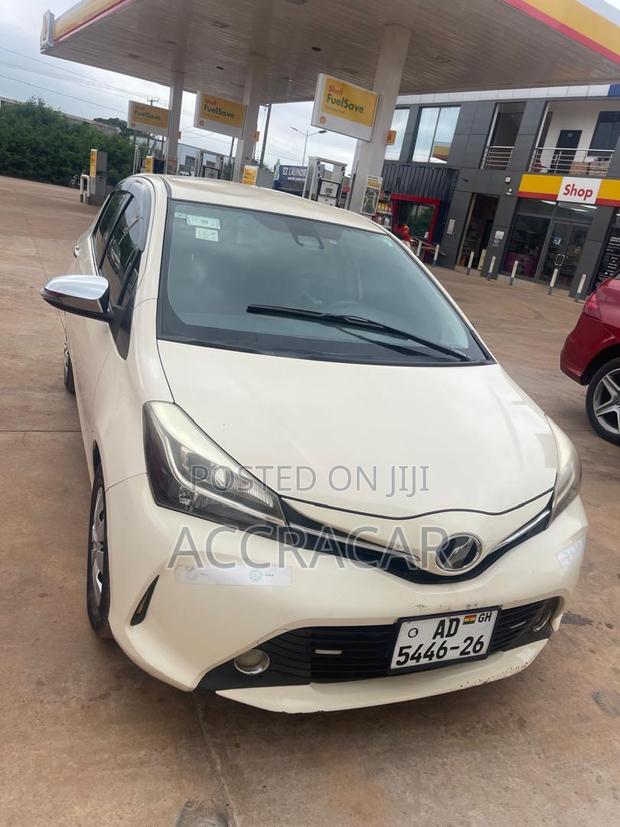 Toyota Vitz 2015 Green