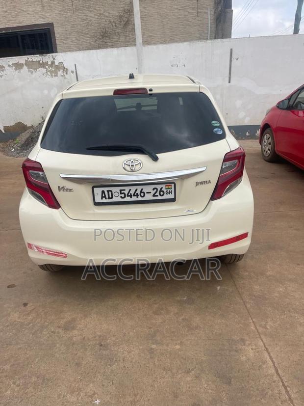 Toyota Vitz 2015 Green