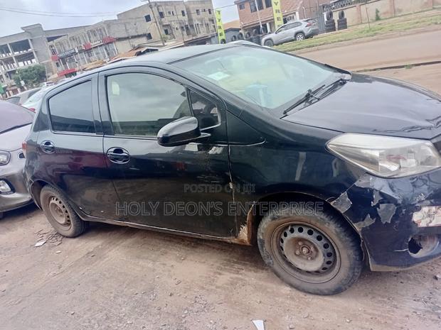 Toyota Vitz 1.3 FWD 5dr 2012 Black