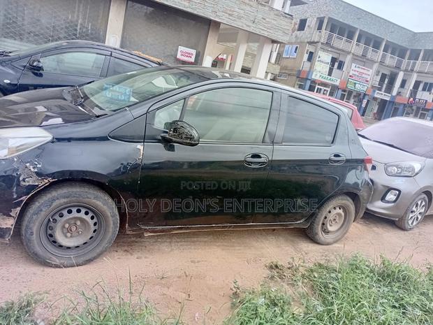 Toyota Vitz 1.3 FWD 5dr 2012 Black