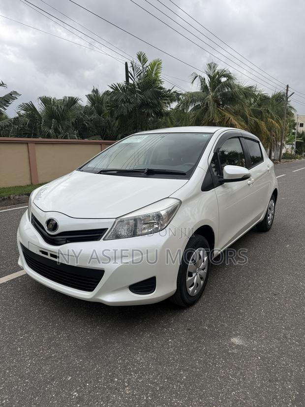 Toyota Vitz 1.3 FWD 3dr 2013 White