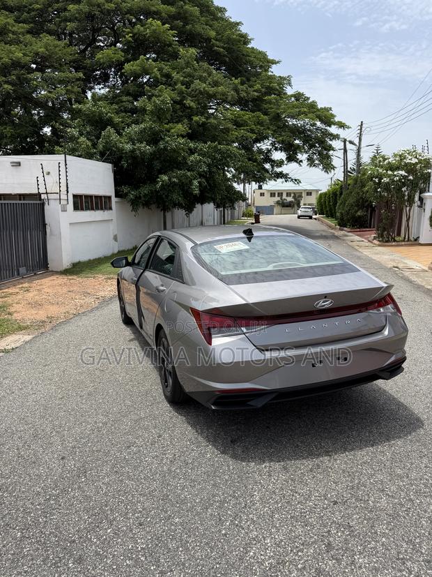 Hyundai Elantra SE 2023 Gray