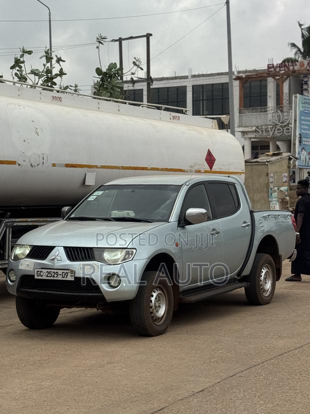Mitsubishi L200 2008 Silver