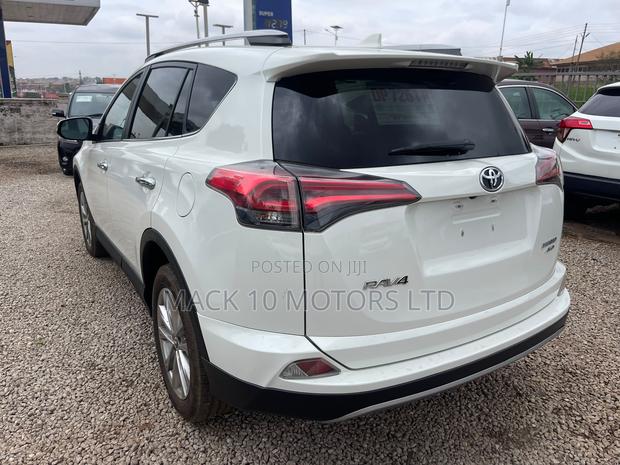 Toyota RAV4 Limited AWD (2.5L 4cyl 6A) 2017 Off white