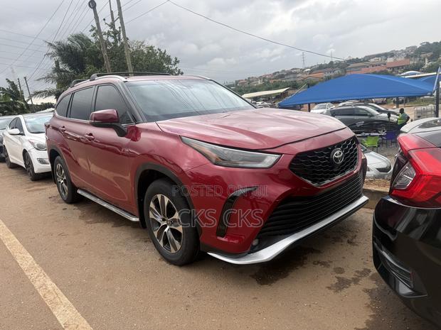 Toyota Highlander 2022 Burgundy