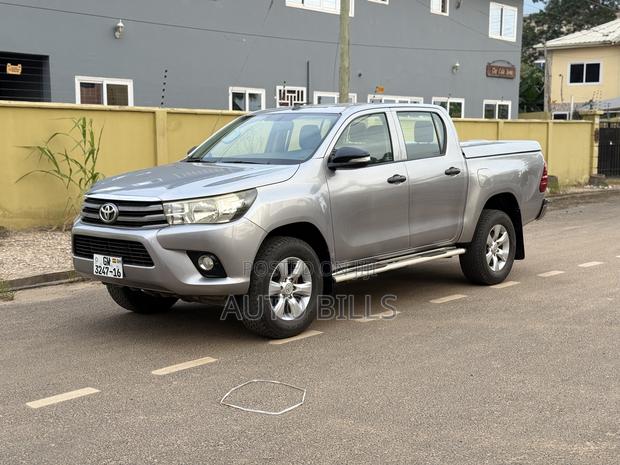 Toyota Hilux Revo Double Cab Petrol 2.7 AWD 2016 Silver