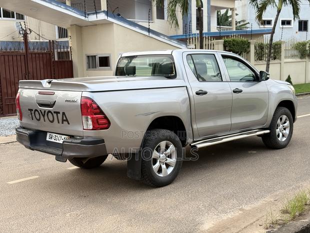 Toyota Hilux Revo Double Cab Petrol 2.7 AWD 2016 Silver