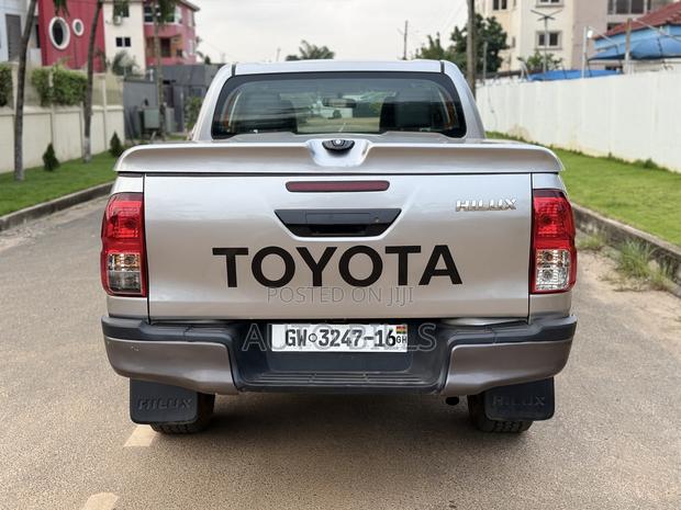 Toyota Hilux Revo Double Cab Petrol 2.7 AWD 2016 Silver