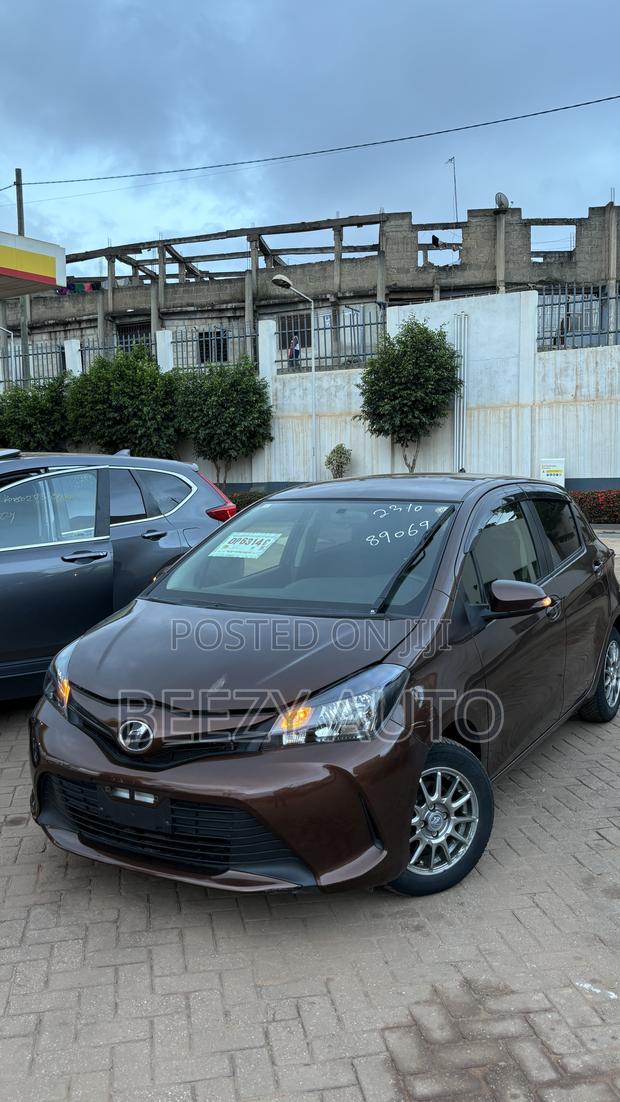 Toyota Vitz 1.3 FWD 3dr 2015 Brown