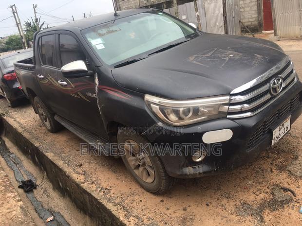 Toyota Hilux 2016 Black