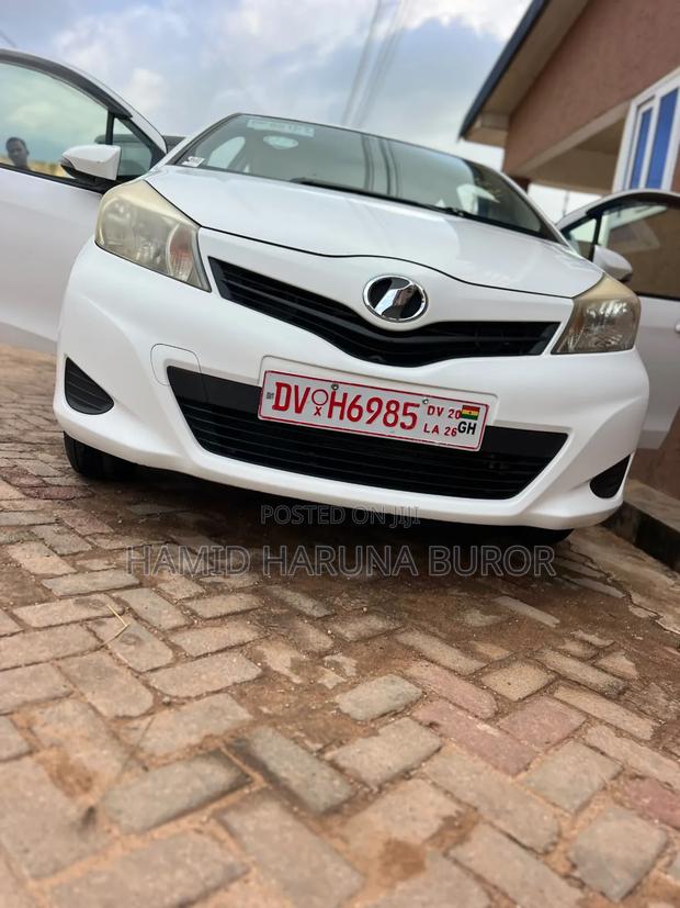 Toyota Vitz 1.3 FWD 5dr 2013 White