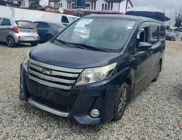 Toyota Noah 2014 Purple