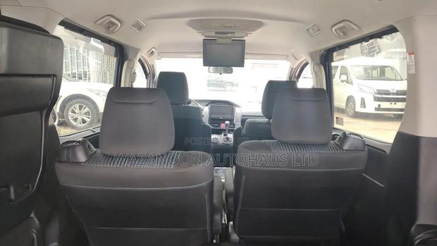 Toyota Noah 2014 Purple